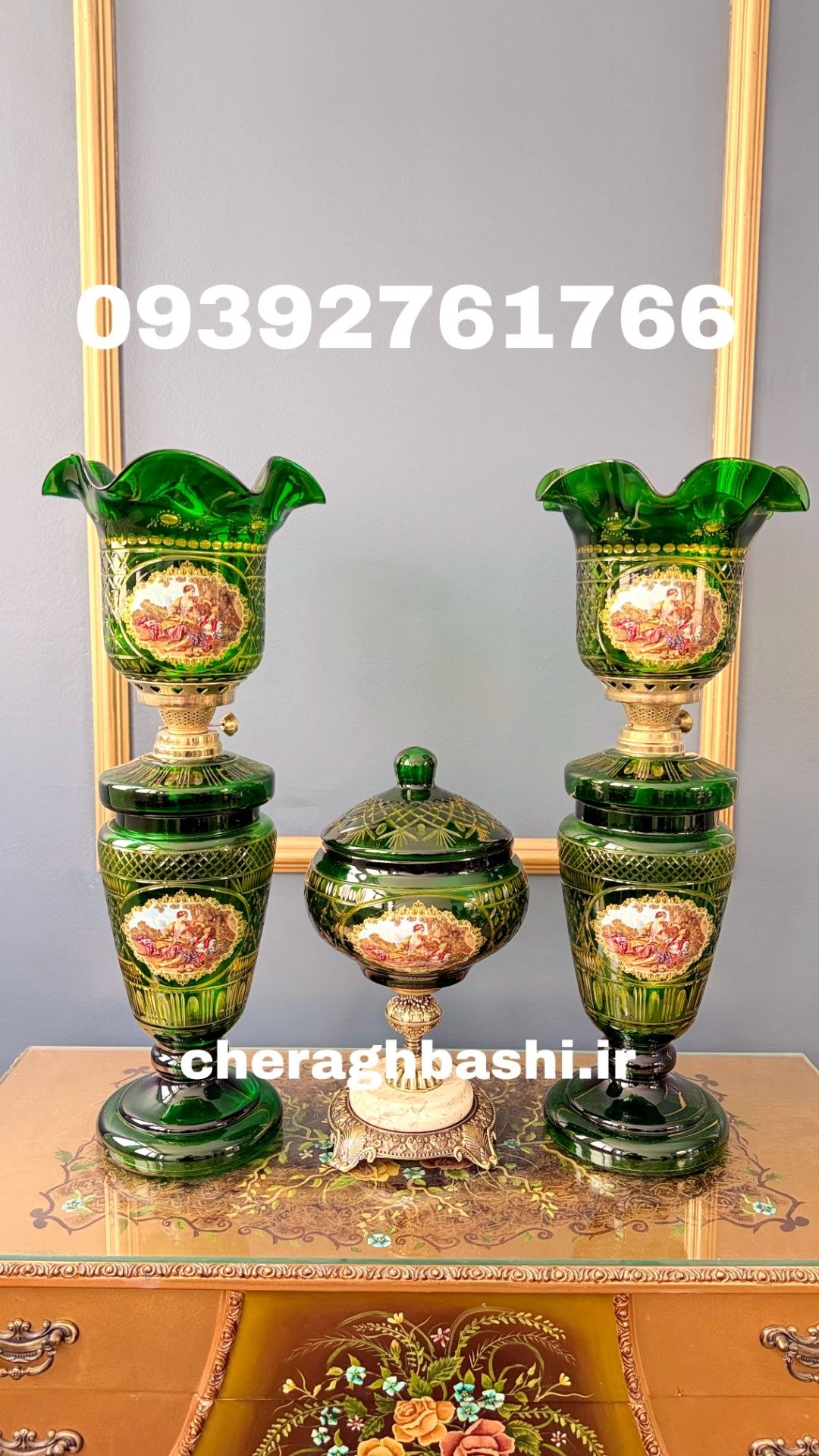 یک جفت چراغ نفتی به همراه شکلات خوری مدل تراش سلطنتی