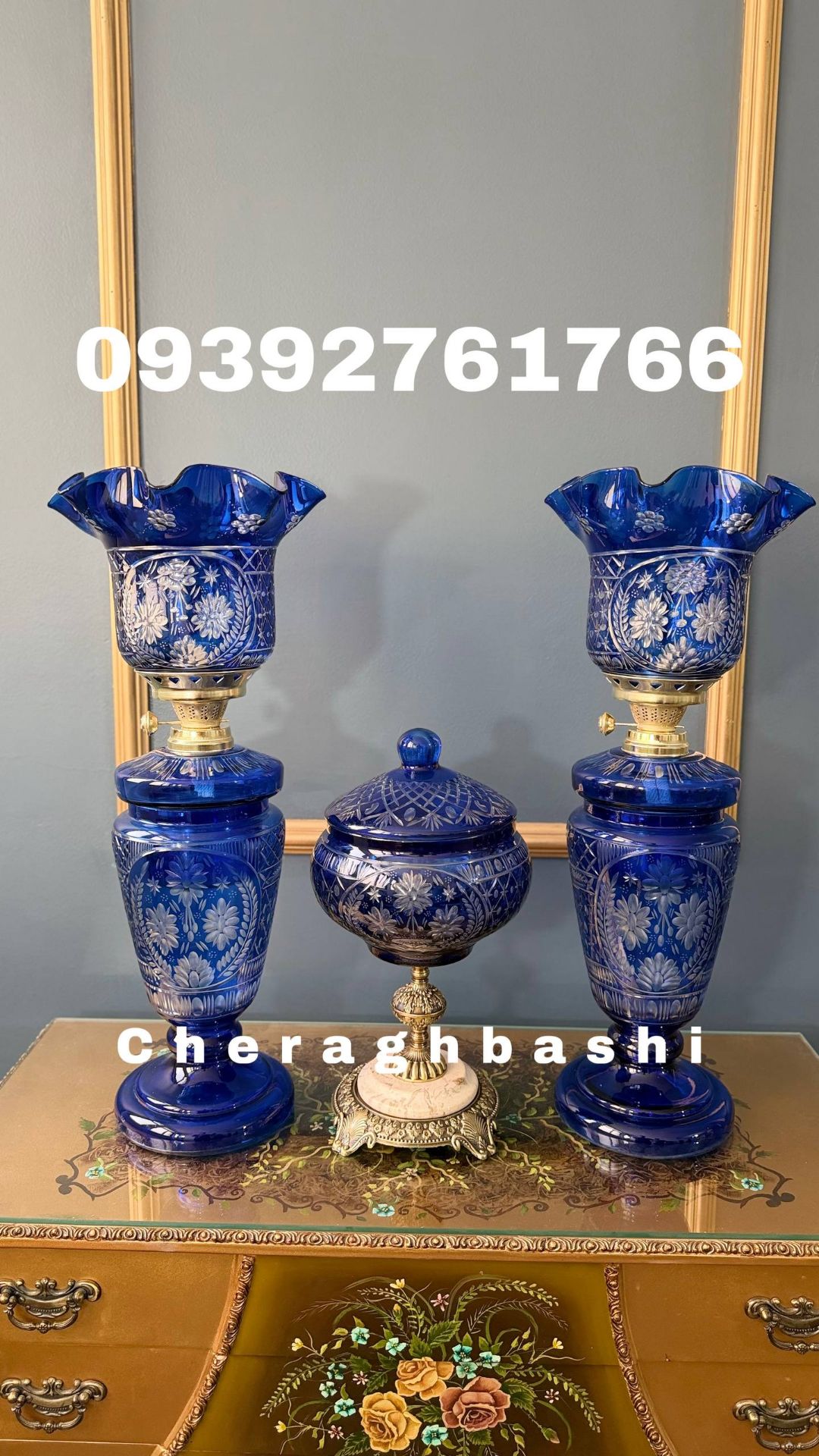 یک جفت چراغ نفتی به همراه شکلات خوری مدل تراش سلطنتی